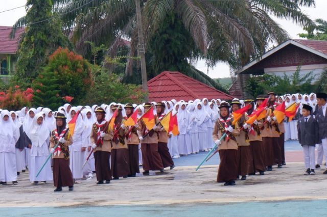 PERAN EKSTRAKURIKULER DALAM PENINGKATAN PRESTASI SISWA