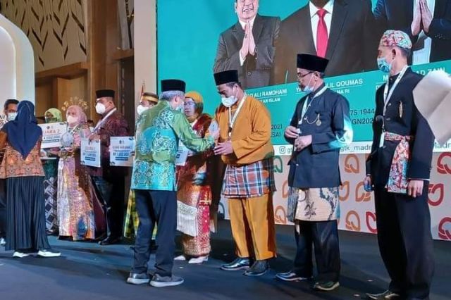 Alhamdulillah! Kepala MA Diaz Bungo Ustadz Sunandar Raih Juara 3 Nasional, Direktur Pendidikan Diniyyah Al-Azhar: Insya Allah Menjadi Motivasi MA....