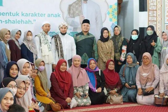 Diniyyah Al-Azhar Jambi Gelar Parenting Skill, Hadirkan Habib Oemar Al Khirid