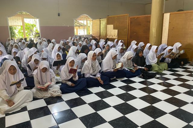 H Hasan Wafat, Seluruh Santri Diniyyah Al-Azhar Gelar Baca Surah Yasin dan Tahlil