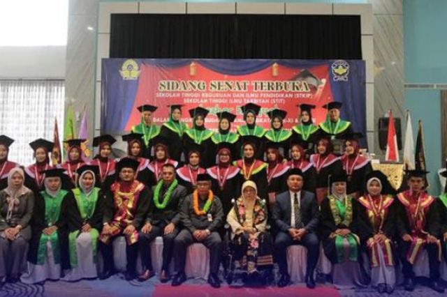 Sukses! STKIP AD dan STIT AD Gelar Wisuda Angkatan ke-XI & VII