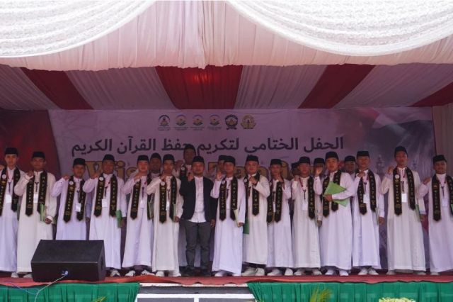 Pondok Pesantren Diniyyah Al-Azhar Bungo Gelar Wisuda Akbar Tahfizhul Qur’an, 228 Santri Resmi Diwisuda