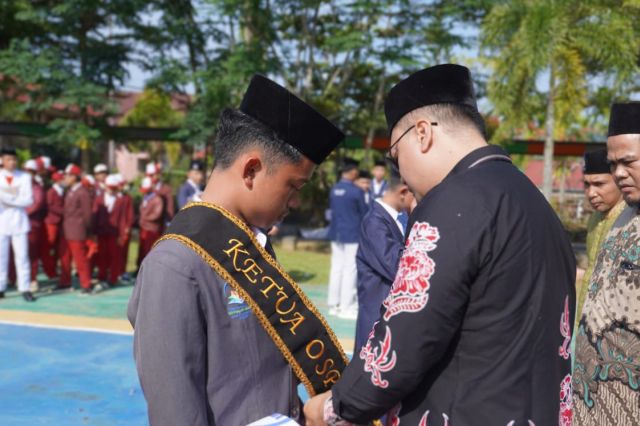 Pelantikan Pengurus OPPD, OSPD, OSDIAZ Diniyyah Al-Azhar Bungo 2025-2026 Berlangsung Khidmat