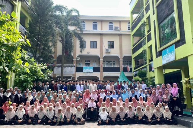 Pembukaan Rapat Kerja Tahun Ajaran 2025-2026 serta Upgrading guru berlangsung penuh semangat yang dihadiri seluruh Pegawai Diniyyah Al-Azhar.